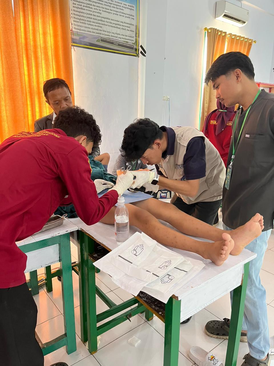 TBM dan PIKOM FK Unismuh Dukung Khitanan Massal untuk Anak-anak Selayar